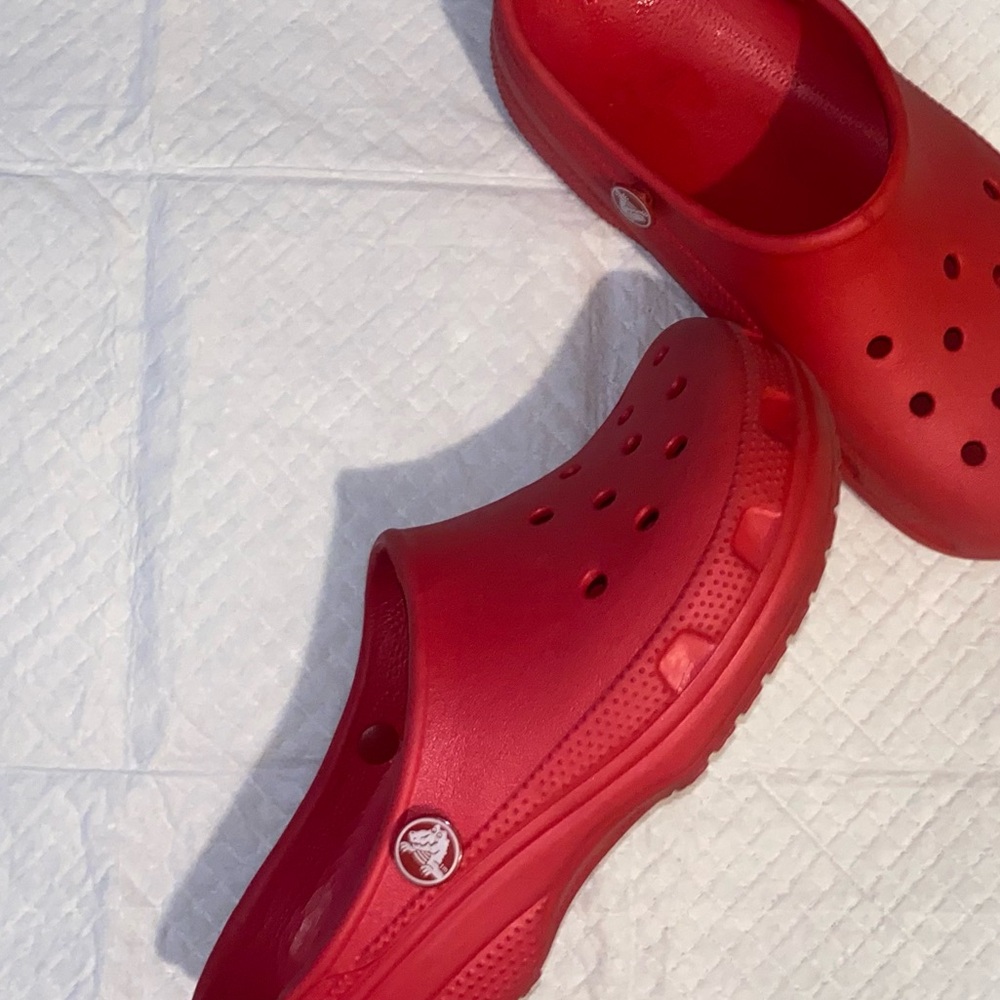 Kids Red Clogs - Picture 3 of 4